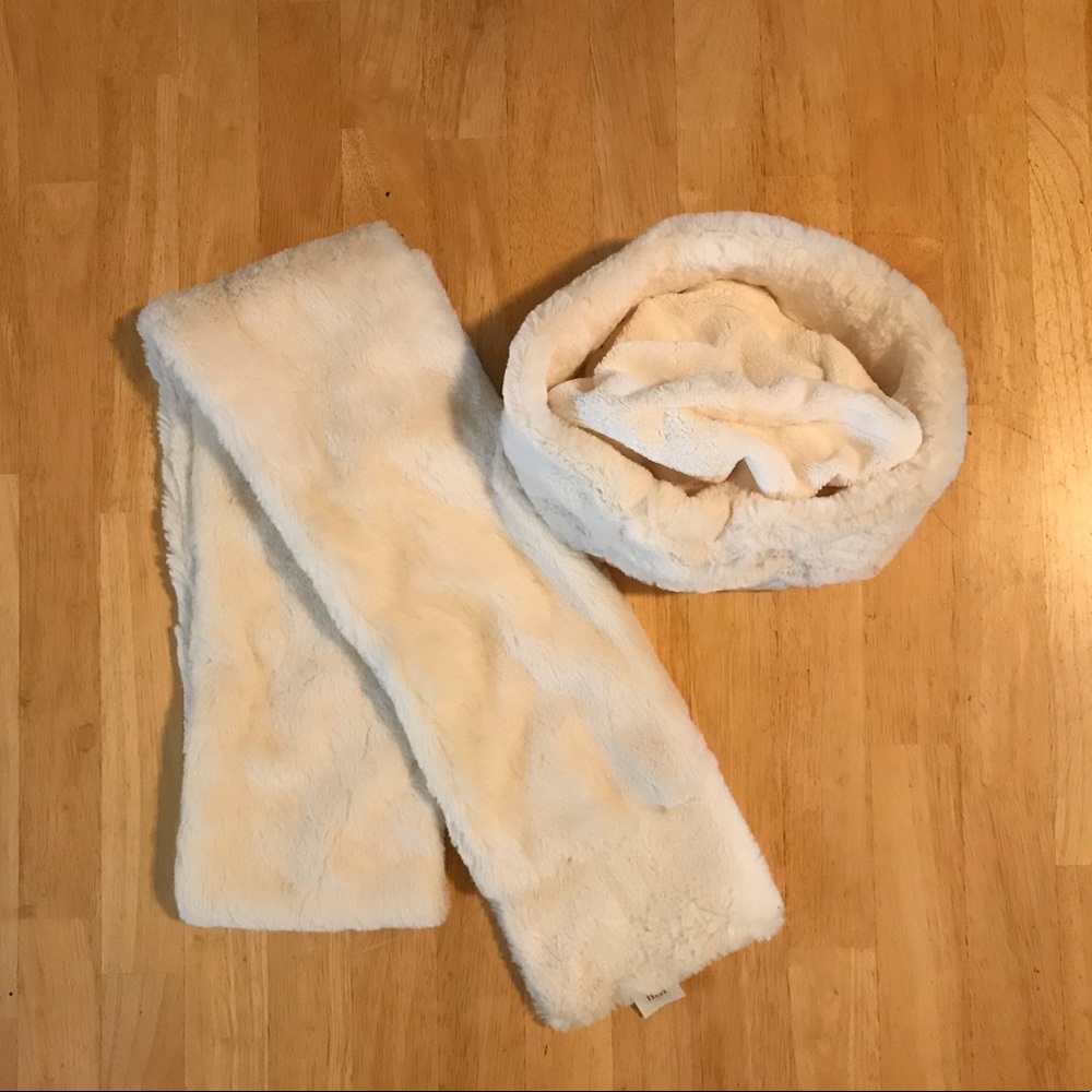Soft faux fur style hat and scarf set